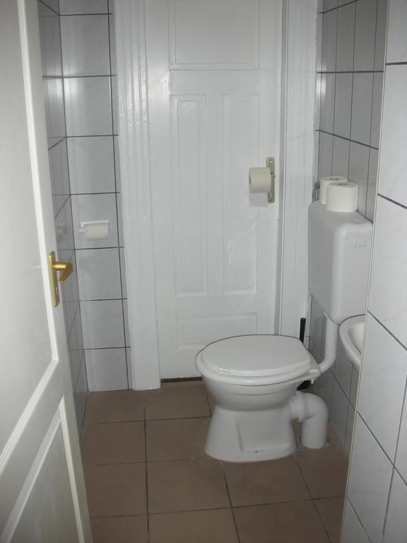 2Night Hostel Budapest Esterno foto