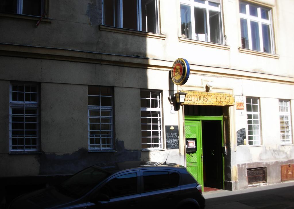 2Night Hostel Budapest Esterno foto