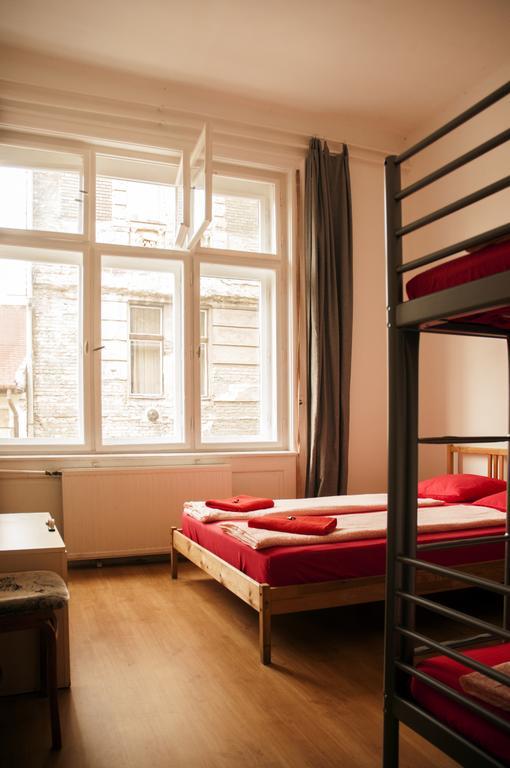 2Night Hostel Budapest Esterno foto