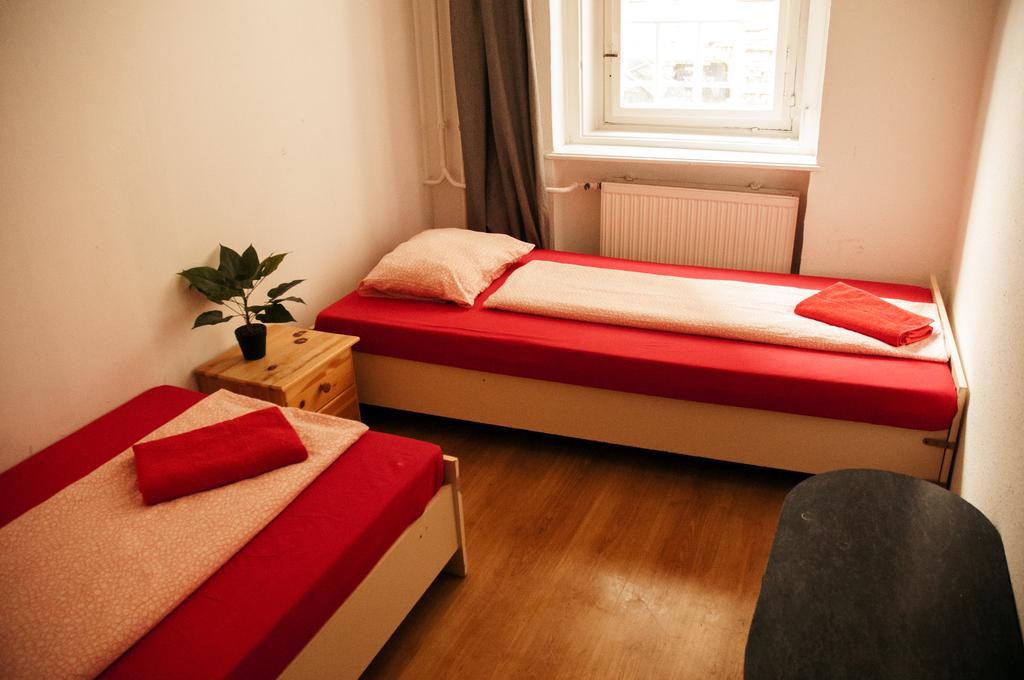 2Night Hostel Budapest Esterno foto